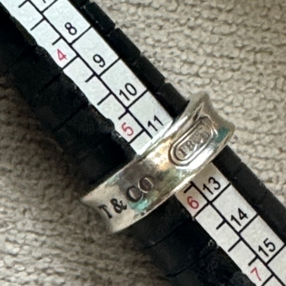 Tiffany & Co. Silver Ring in Iconic Blue Box - Picture 8 of 8